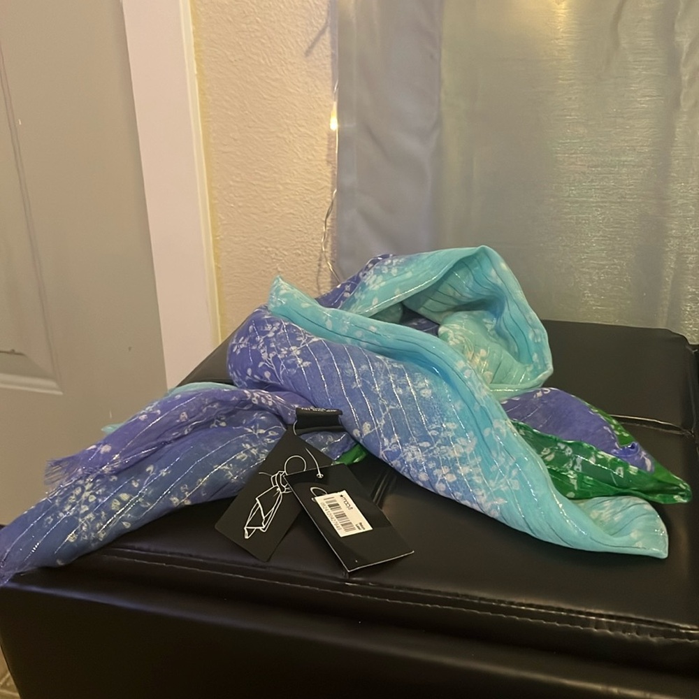 NWT Cejon scarf shimmering blue/green gradient scarf
